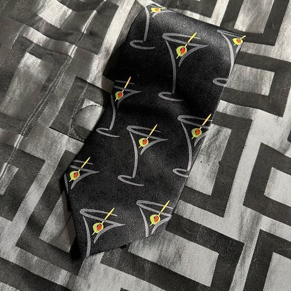 Classic Collectibles Beefeater Premium Gin neck Tie‬, Black with martini glasses